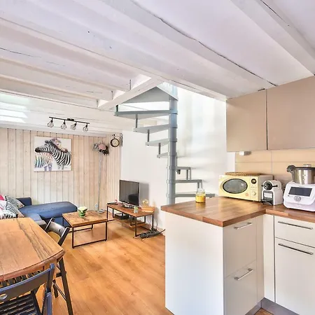 For 4 People In The City Center Daire *