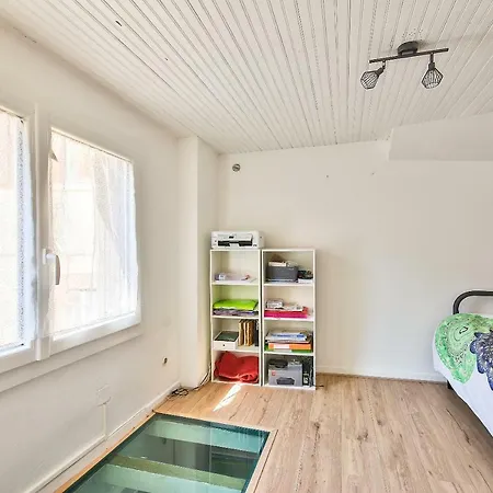 For 4 People In The City Center Daire *